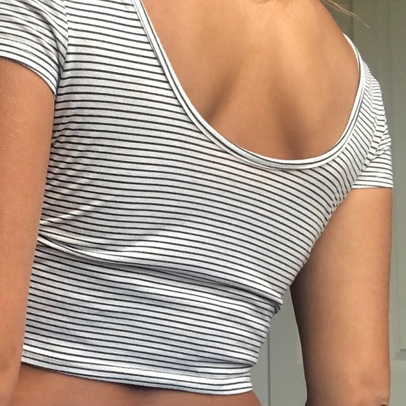Crop top - Picture 2 of 3